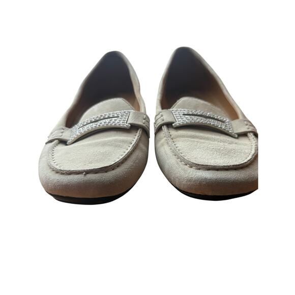 Tod’s Beige/Cream Suede Accent Loafer  - 9.5